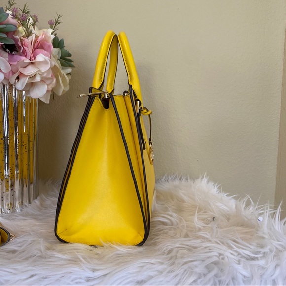 Firm ✨Michael Kors hope medium messenger bag - Picture 4 of 14